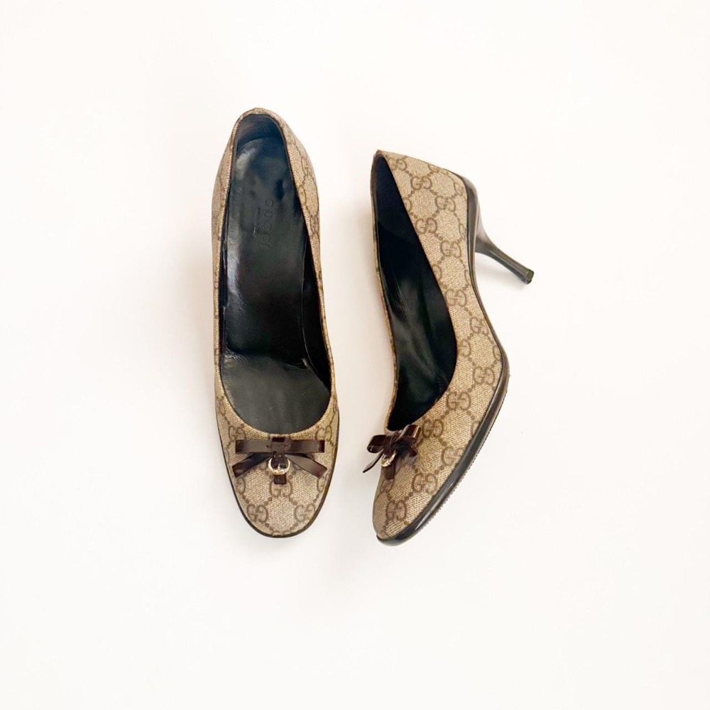 Gucci GG monogram canvas pump bow leather trim heels vintage designer IT 39 US 9